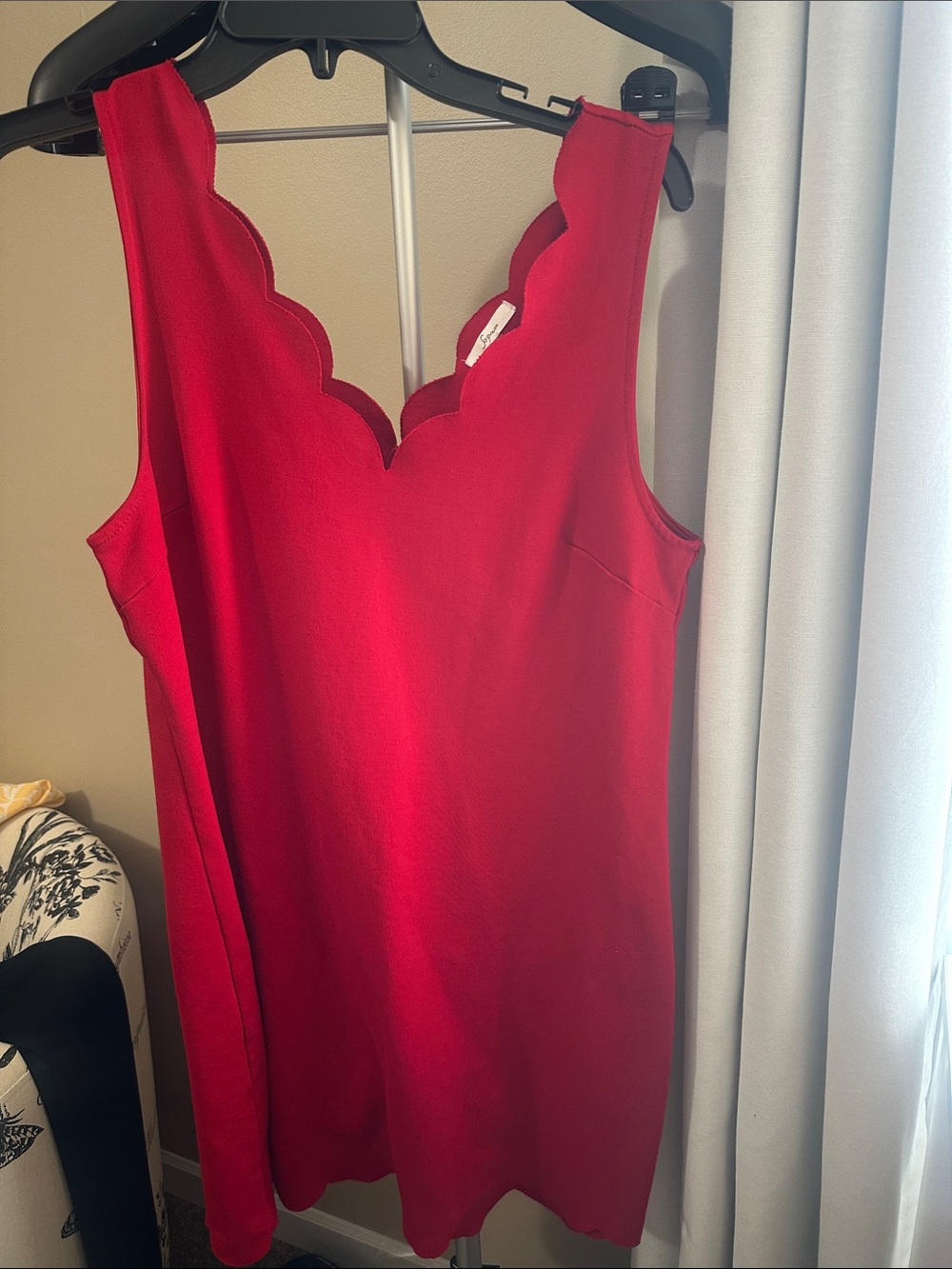 Soprano Scalloped V-Neck Dress in Vibrant Red